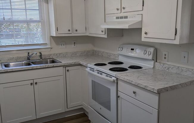 3 beds, 1 bath, $1,595