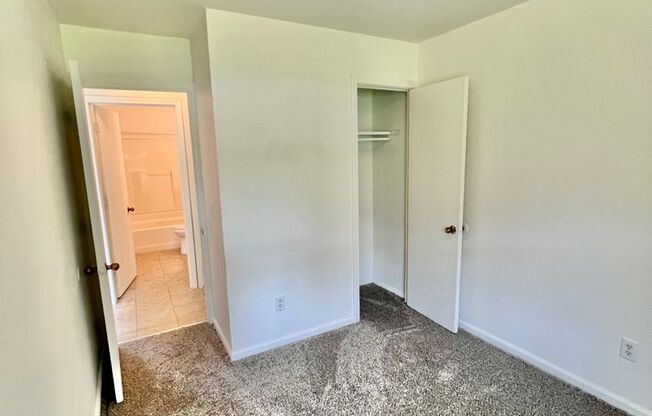 3 beds, 1 bath, $950