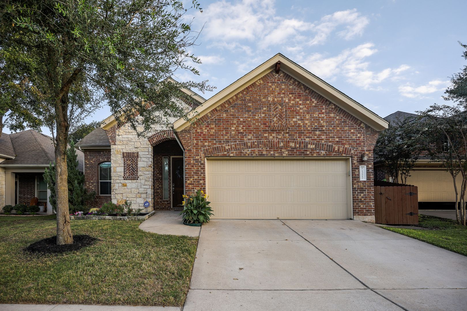 Beautiful, very well maintained home in the Lake Creek Park community!