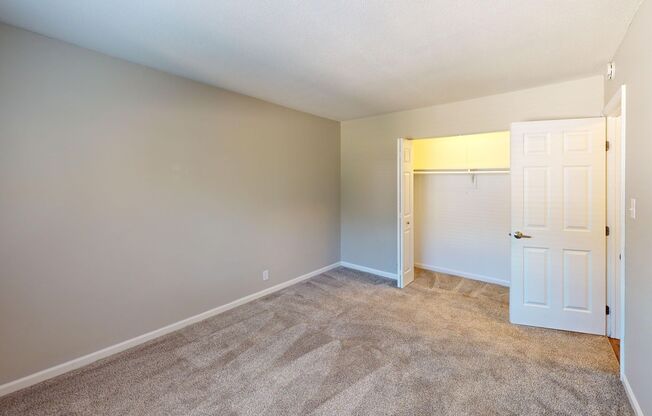 2 beds, 1 bath, 950 sqft, $1,300, Unit M31