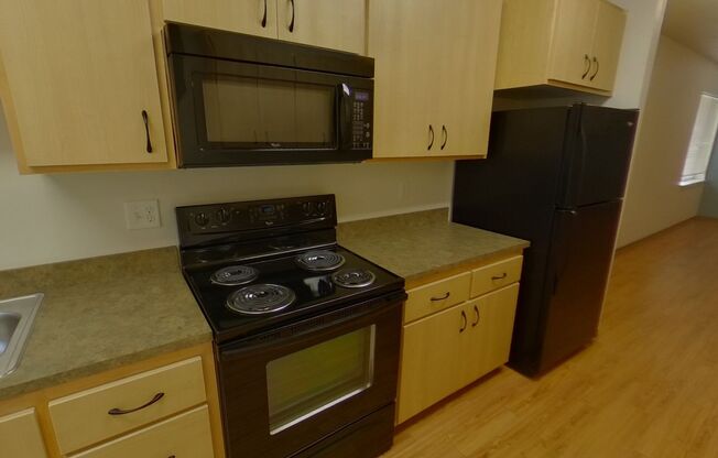 3 beds, 1.5 baths, 1,302 sqft, $2,550, Unit 2