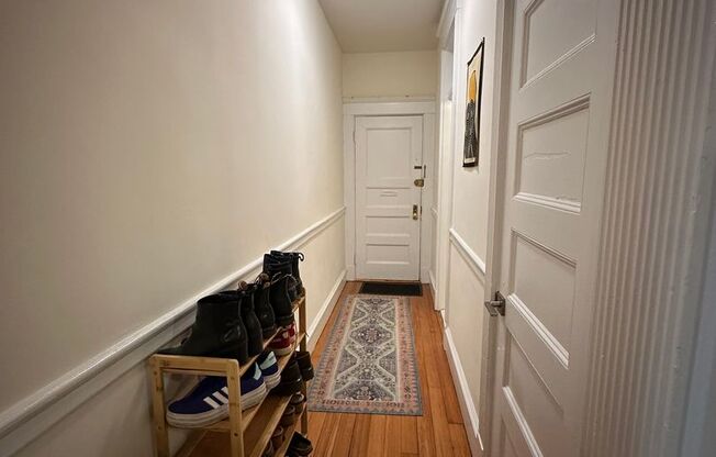 2 beds, 1 bath, 750 sqft, $2,950, Unit 6