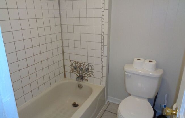 2 beds, 1 bath, $1,050