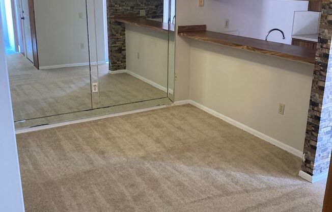 NICE 2BD / 2.5BA Townhome – Millenia Mall Area