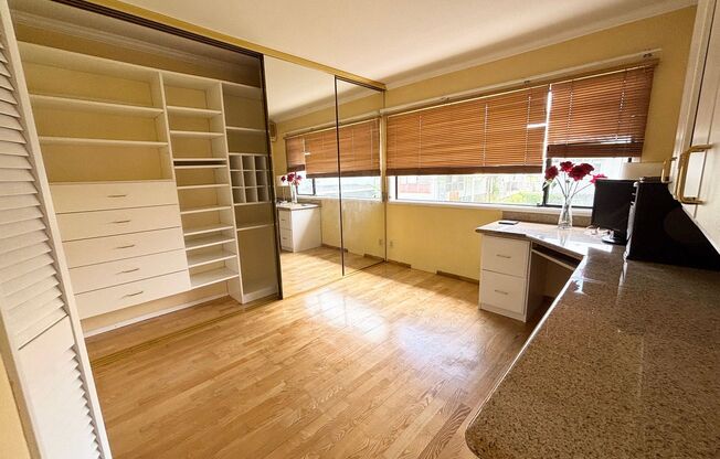 2 beds, 1.5 baths, $3,300, Unit # #C 12 NUUANU STREAMSIDE