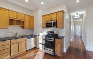 2 beds, 1 bath, 1,039 sqft, $2,800, Unit 372