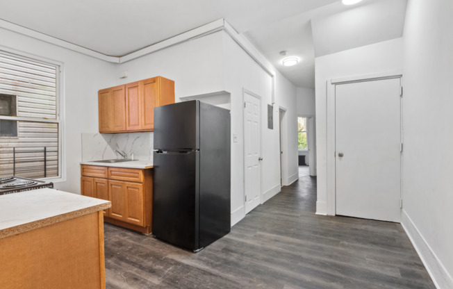 3 beds, 1 bath, $3,400, Unit 1