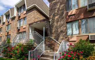 2 beds, 1.5 baths, 715 sqft, $1,350, Unit 110