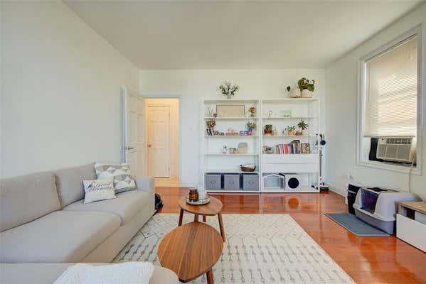 1 bed, 1 bath, 850 sqft, $2,350, Unit 3L