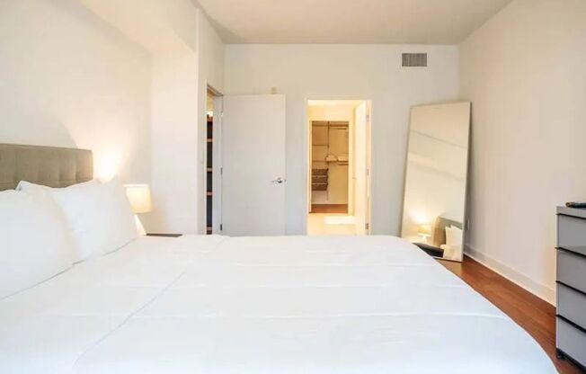 2 beds, 2 baths, 1,290 sqft, $5,995, Unit 206