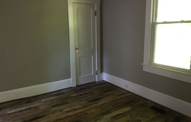 2 beds, 1 bath, 878 sqft, $950, Unit 2127 Oakhurst Circle