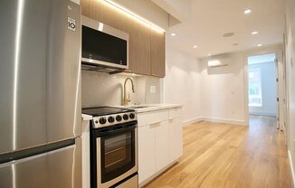 223 E 93 ST