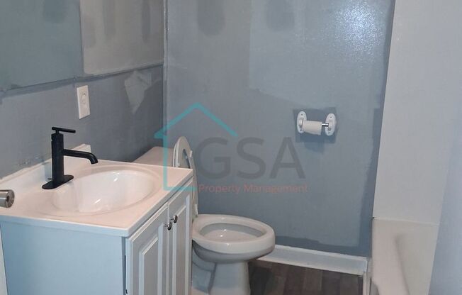 2 beds, 1 bath, 878 sqft, $900, Unit 138 Mason Street-B