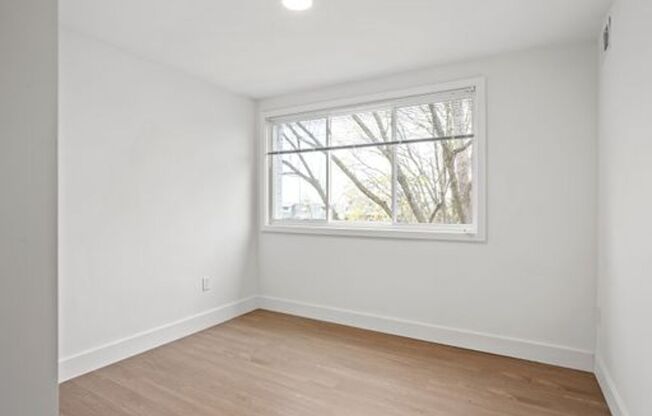 3 beds, 2 baths, 910 sqft, $2,600, Unit 106