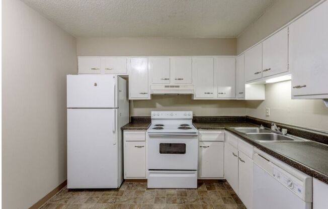 3 beds, 1 bath, 1,250 sqft, $995, Unit 903-7