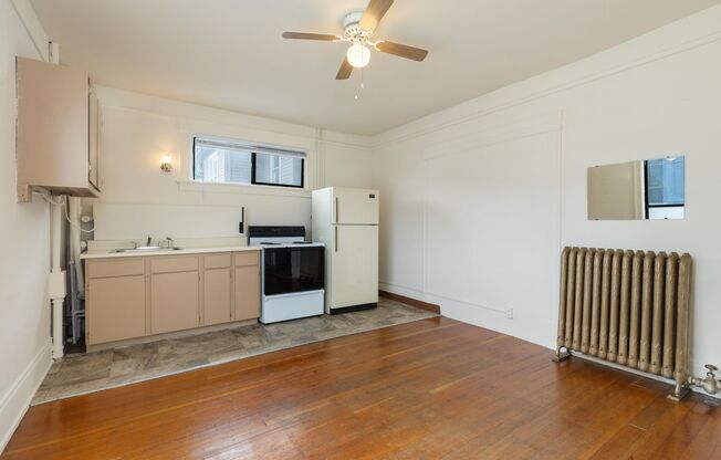 1 bed, 1 bath, 460 sqft, $1,200, Unit 321