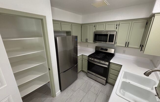 Gorgeous 4Bed/2Bath home located in Ranch House Estates