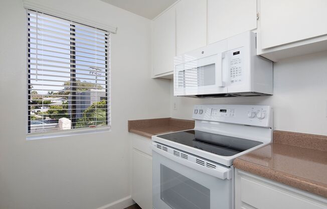 2 beds, 2 baths, 725 sqft, $2,450, Unit 50