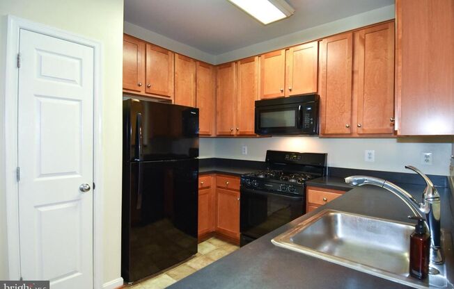 4850 Eisenhower Ave 407