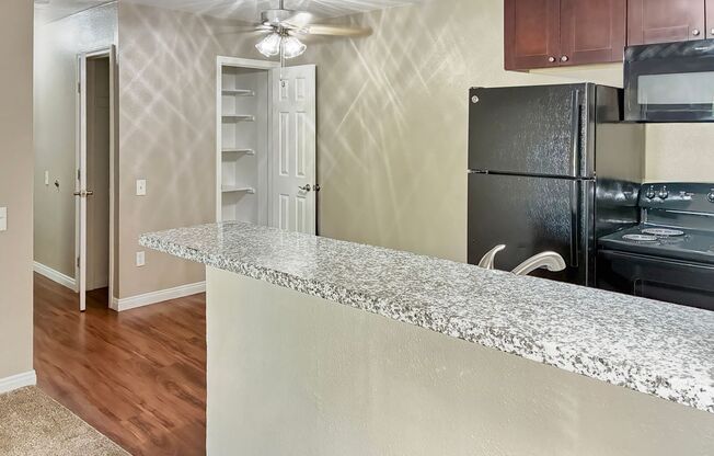 2 beds, 1 bath, 880 sqft, $2,568, Unit 118