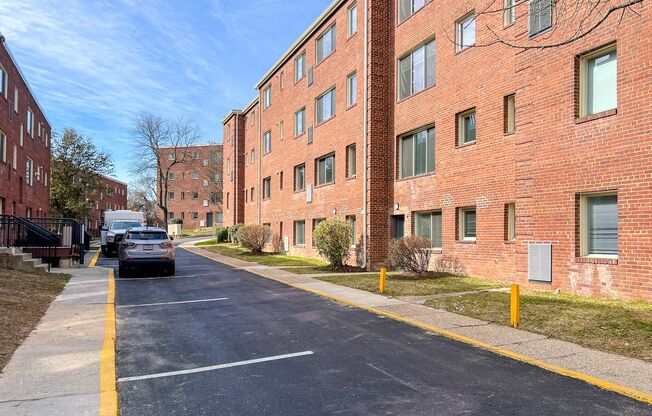 2 beds, 1 bath, 603 sqft, $1,835, Unit 5950-206