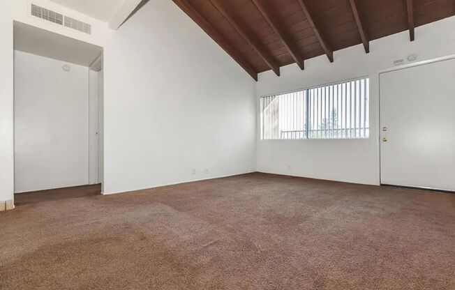 2 beds, 1 bath, 820 sqft, $1,200, Unit 2-70