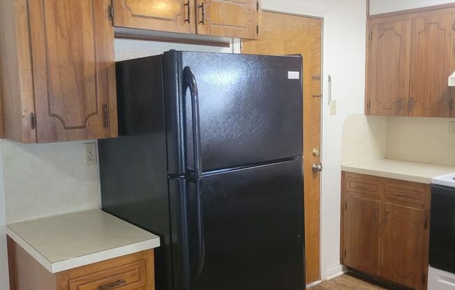 3 beds, 2 baths, $1,400