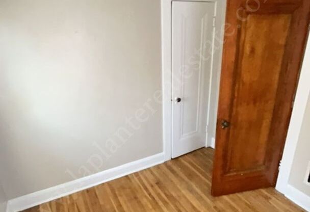 3 beds, 1 bath, $1,300