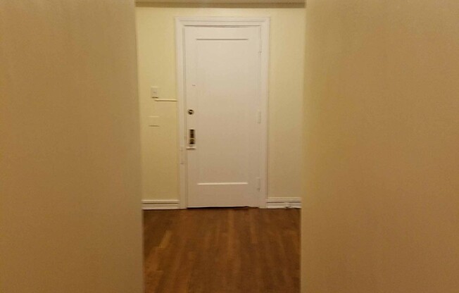 1 bed, 1 bath, 572 sqft, $1,450, Unit Old King Edward 44