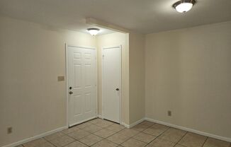 2 beds, 1 bath, $1,250, Unit Apt 25