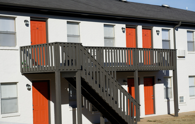 VUE-orange-door-upstairs