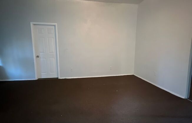 16102 Parkgrove
