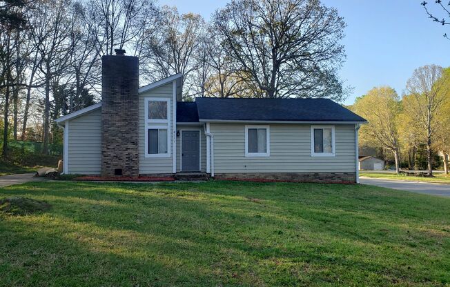 Adorable 3 Bedroom Home in Hemby Bridge!