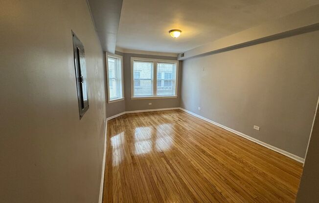 2 beds, 1 bath, $1,860, Unit 1119-2S