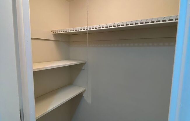 1 bed, 1 bath, 550 sqft, $1,220, Unit H04