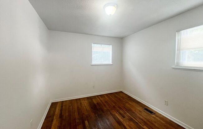 3 beds, 1 bath, $1,395