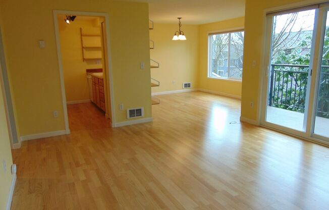 Beautiful 2bd, 2ba Condo Available in Perfect Kirkland Location!