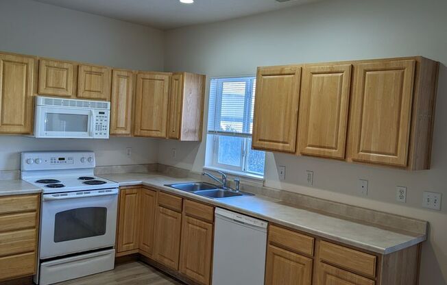 2 beds, 1.5 baths, 1,126 sqft, $1,595, Unit 43-1