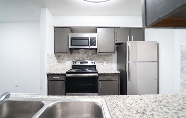 2 beds, 1 bath, 746 sqft, $939, Unit 718