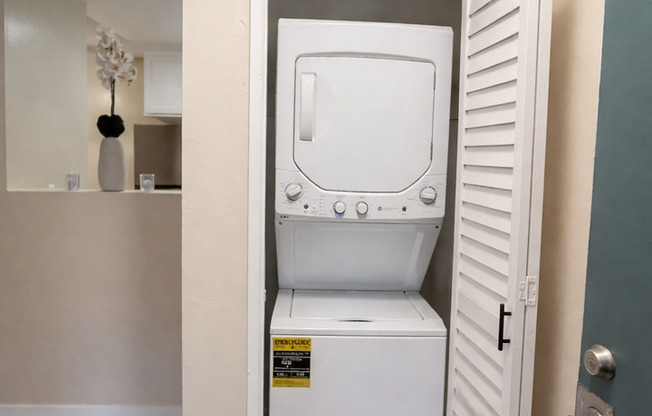 1 bed, 1 bath, 714 sqft, $1,795, Unit 042