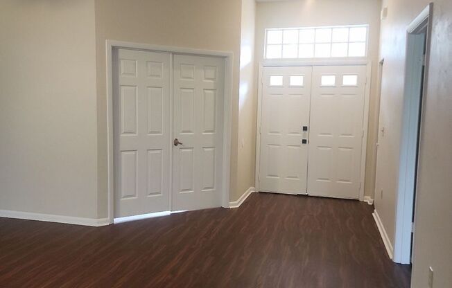 Fall in Love with this 3 Bed 2 Bath home in Pine Lakes