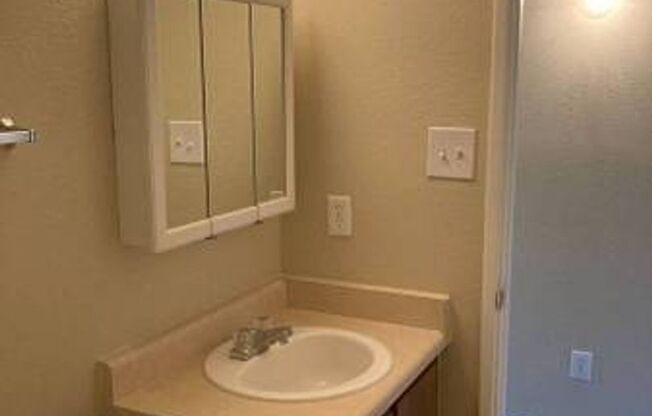 2 beds, 2 baths, 900 sqft, $1,375, Unit 237