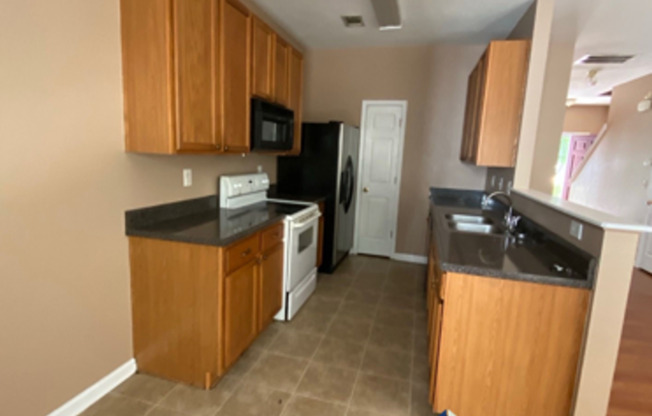 Spacious 3-bedroom townhouse in Riverdale