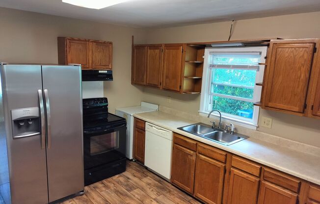 3 beds, 1 bath, $1,300