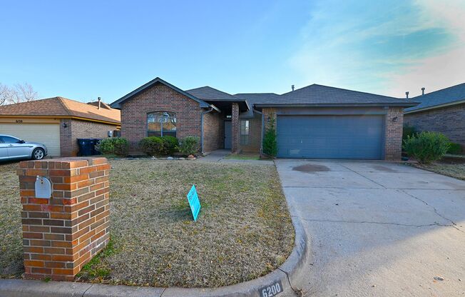 Move -in Special: Northwest OKC 3 bed home