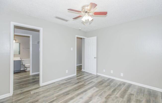 2 beds, 2 baths, 811 sqft, $1,105