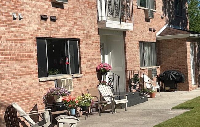August Management presents the Colonial Apartments in New Holstein