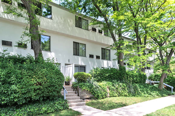 EXPLORE THE BEAUTY OF 
PUTNAM GREEN.