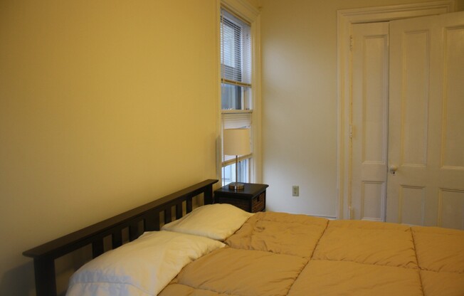 2 beds, 1 bath, $1,900, Unit Apt 4