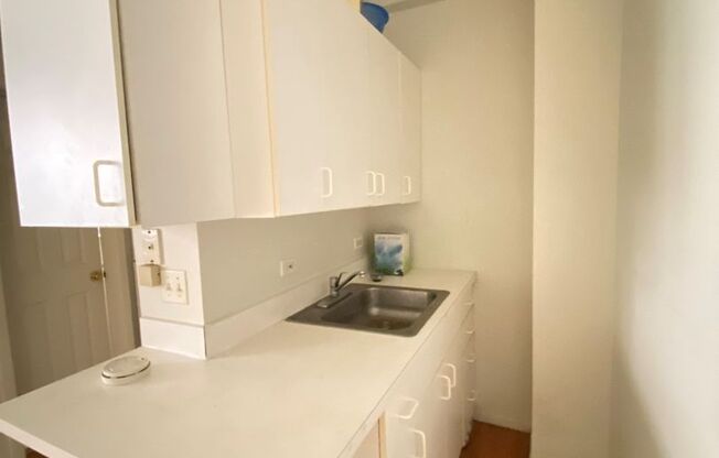 Studio, 1 bath, 300 sqft, $1,095, Unit 5959-404